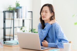 肩こりの女性